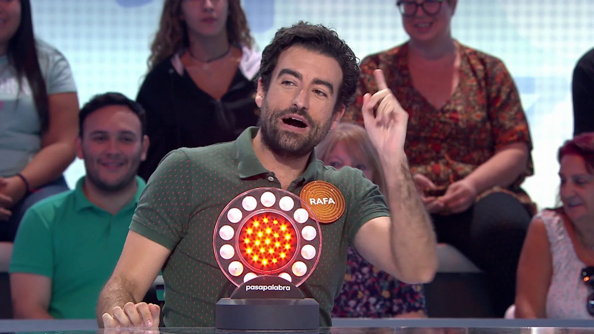 “¡Qué maravilla!”: El homenaje de Rafa a Leonardo Dantes con ‘El baile del pañuelo’ “¡Qué maravilla!”: El homenaje de Rafa a Leonardo Dantes con ‘El baile del pañuelo’