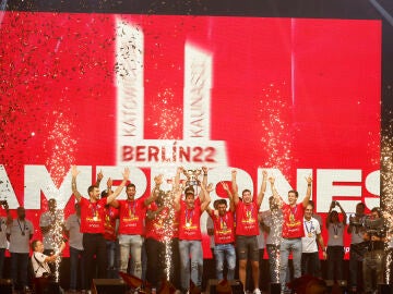 Los jugadores de la selección española celebra el Eurobasket en el WiZink Center