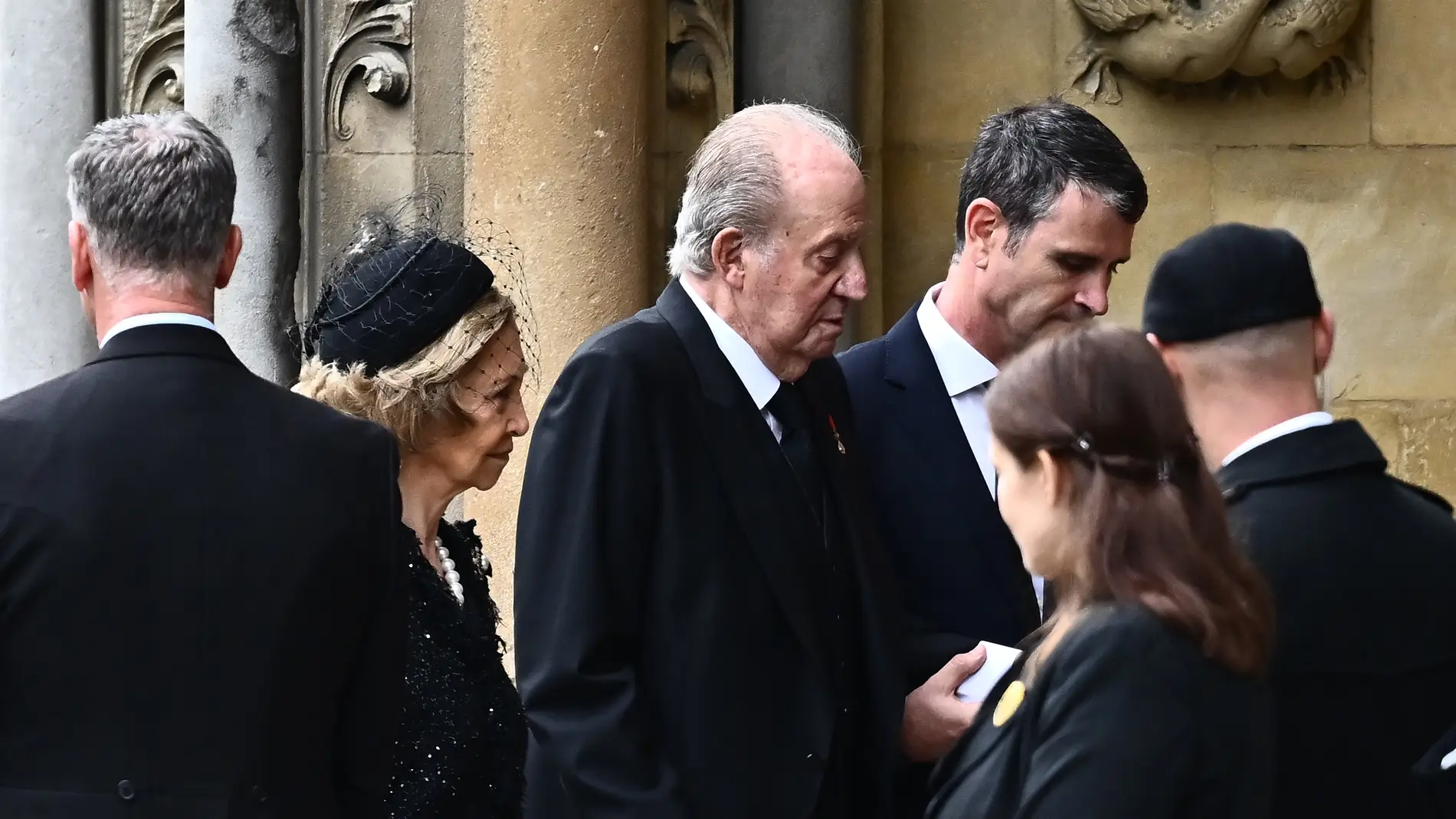 Doña Sofía y Juan Carlos I en el funeral de Isabel II