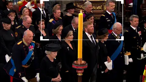 El protocolo sienta a los reyes de España al lado de Don Juan Carlos y doña Sofía El protocolo sienta a los reyes de España al lado de Don Juan Carlos y doña Sofía