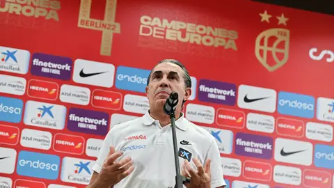 Sergio Scariolo atiende a los medios en Madrid tras conquistar el Eurobasket Sergio Scariolo atiende a los medios en Madrid tras conquistar el Eurobasket