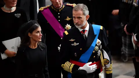 La reina Letizia y el rey Felipe VI asisten al funeral de Estado de Isabel II