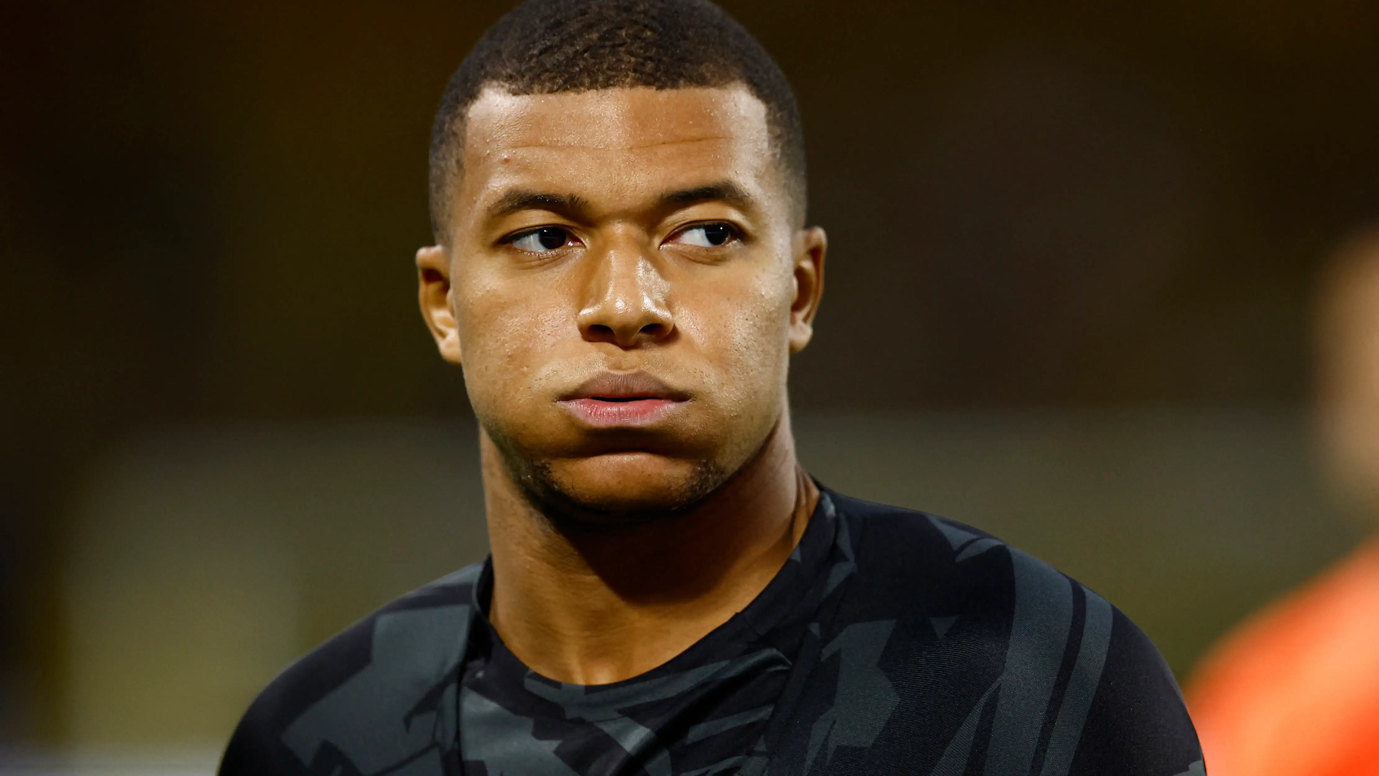 Kylian Mbappé se ejercita antes de un partido del PSG Kylian Mbappé se ejercita antes de un partido del PSG