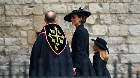 Kate Middleton junto a su hija Charlotte Kate Middleton junto a su hija Charlotte