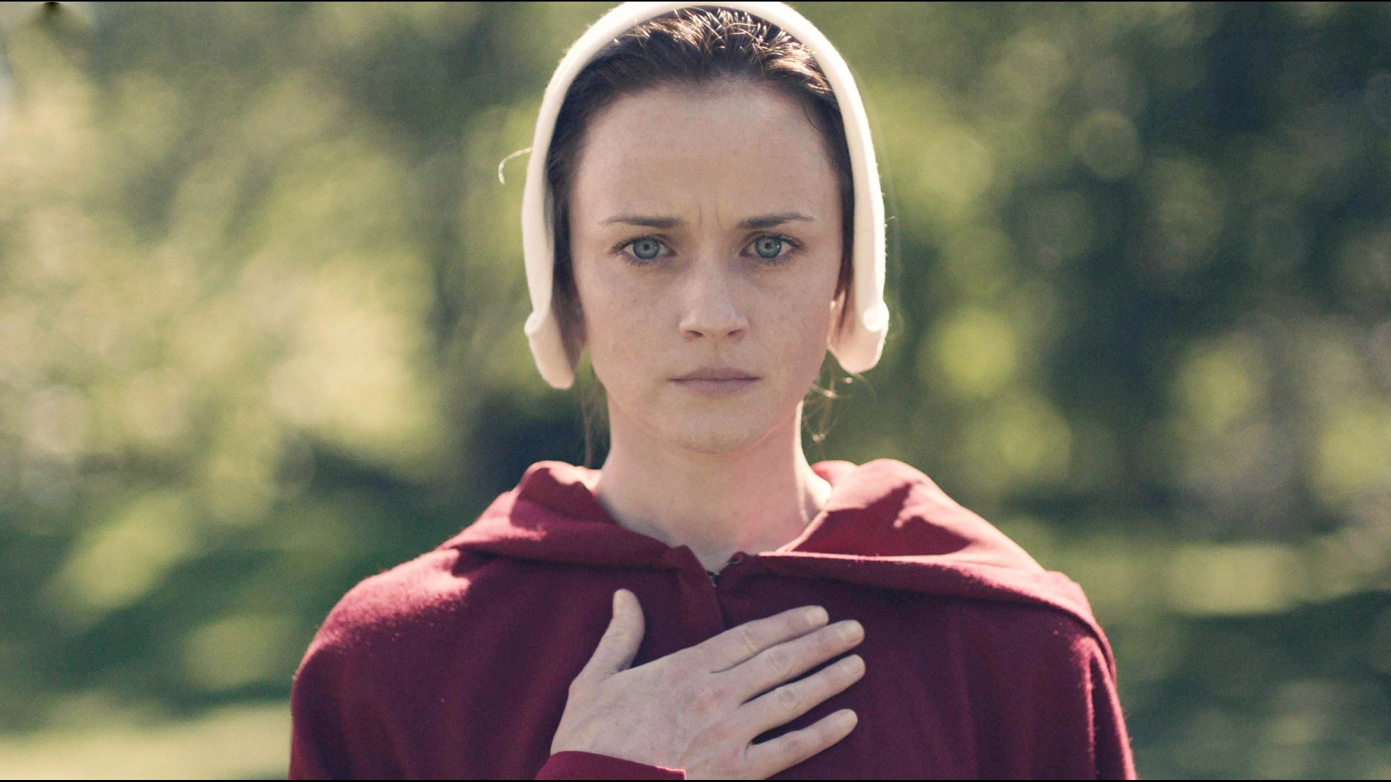 Alexis Bledel como Emily en 'El cuento de la criada'