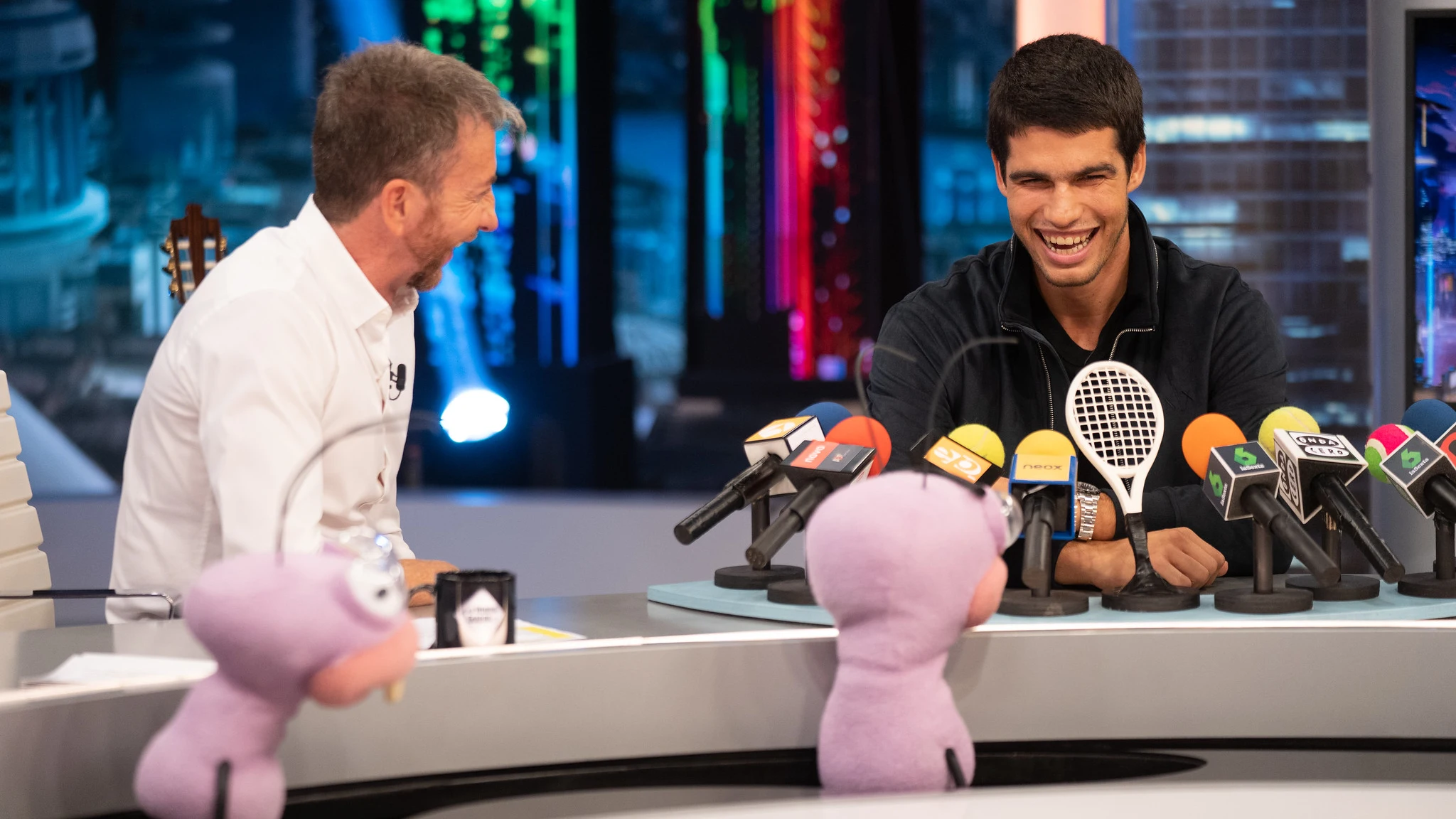¿Cuál es el secreto de sus dejadas?¿Qué opina del pádel?¿Un futuro junto a Federer? Carlos Alcaraz se sincera en 'El Hormiguero 3.0' ¿Cuál es el secreto de sus dejadas?¿Qué opina del pádel?¿Un futuro junto a Federer? Carlos Alcaraz se sincera en 'El Hormiguero 3.0'