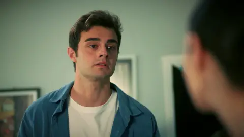 Suzan, en shock, echa a Ömer de su casa: "¿Qué le has hecho a mi hija?" Suzan, en shock, echa a Ömer de su casa: "¿Qué le has hecho a mi hija?"