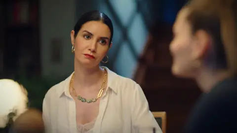 El plan de Harika contra Ömer sigue adelante: ¡Quiere que lo expulsen del colegio! El plan de Harika contra Ömer sigue adelante: ¡Quiere que lo expulsen del colegio!