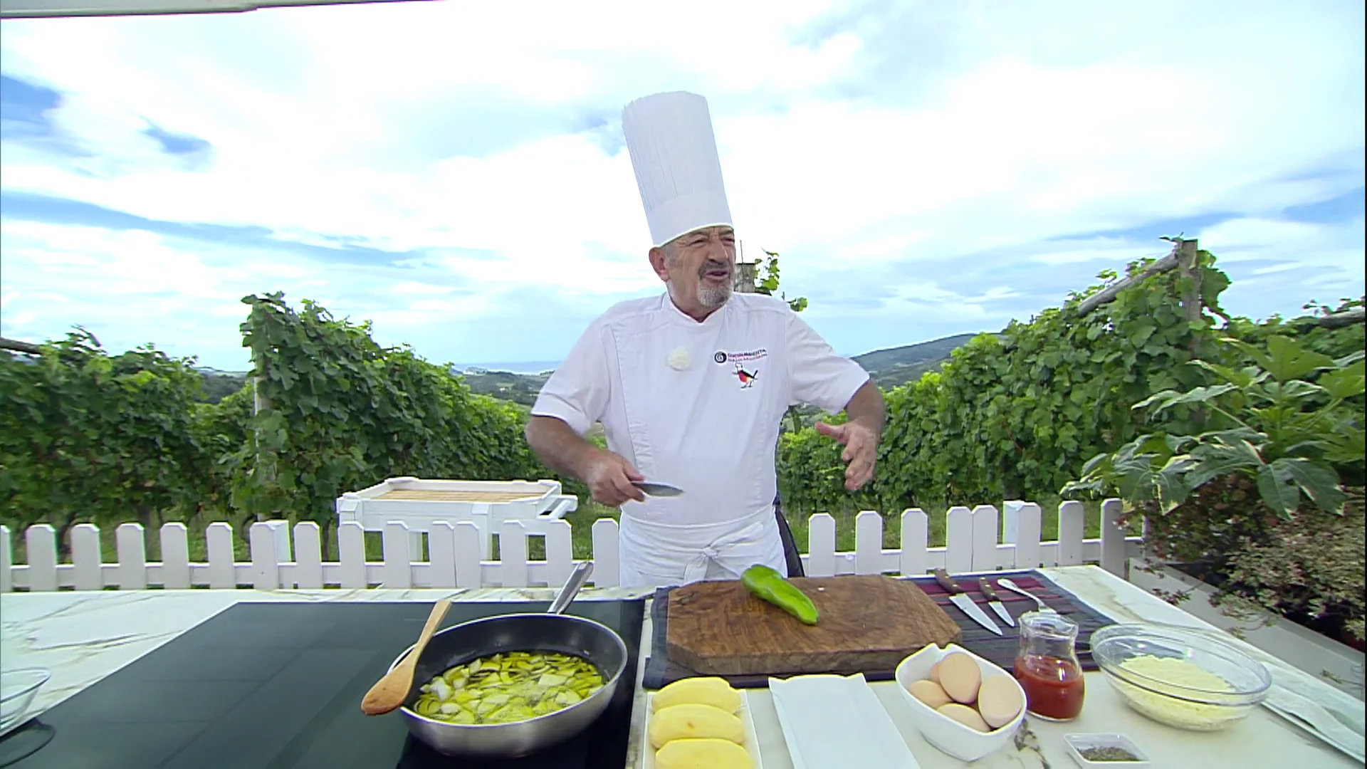 La contestación de Arguiñano a Pablo Motos sobre la tortilla de cebolla: "El aliento se echa por otras cosas" La contestación de Arguiñano a Pablo Motos sobre la tortilla de cebolla: "El aliento se echa por otras cosas"