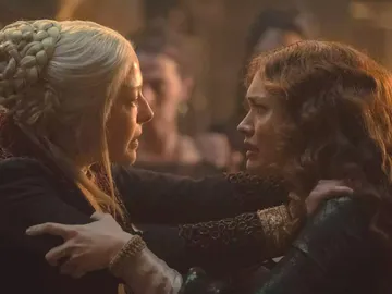 Emma D'Arcy y Olivia Cooke Emma D'Arcy y Olivia Cooke