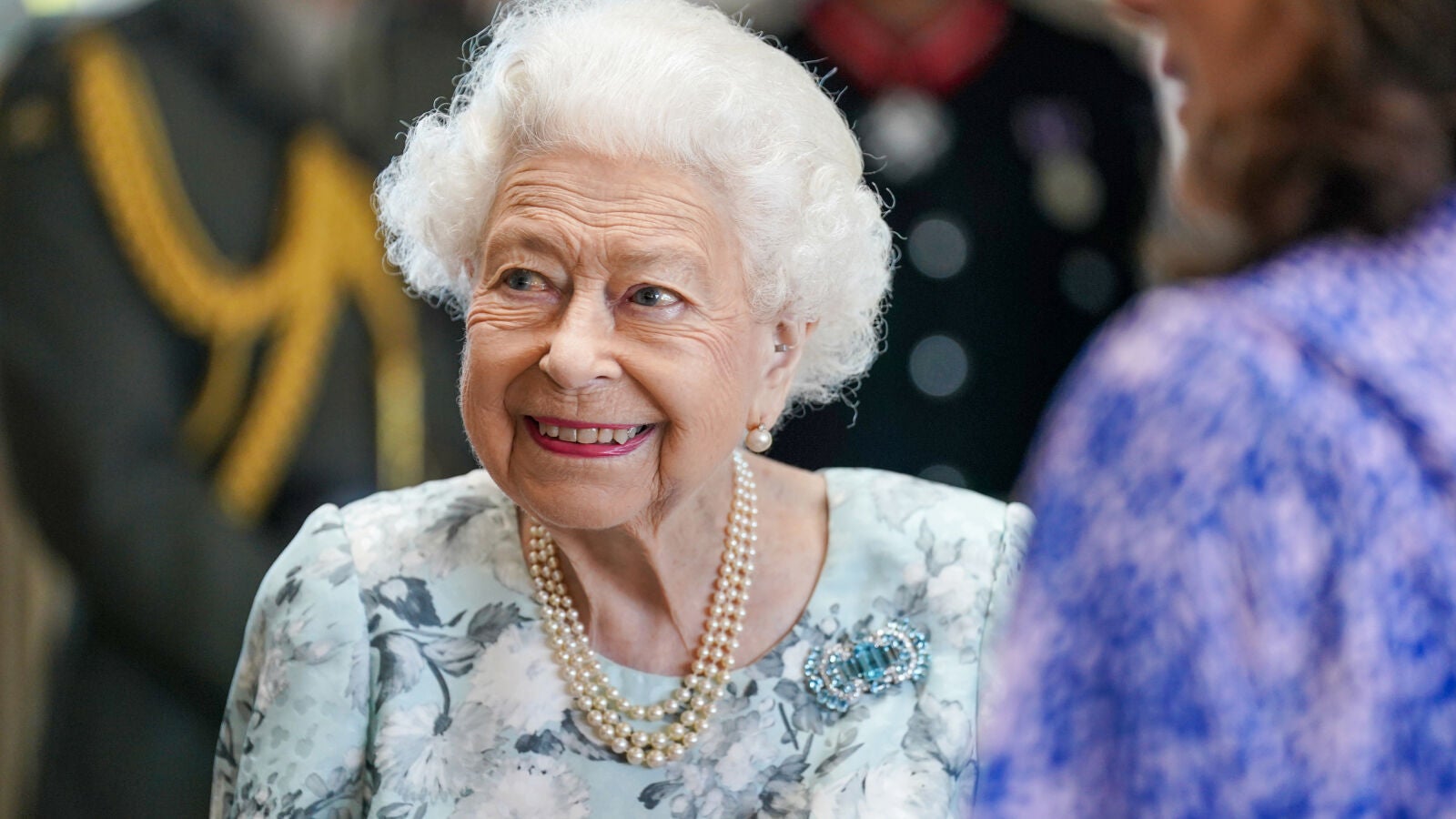 ¿Por qué hay productos de comida que tienen el sello de la reina Isabel II y qué va a pasar con ellos ahora?