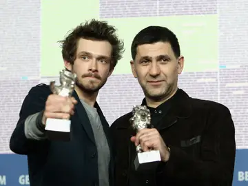 El actor ruso Sergei Puskepalis (d) posa junto con su compatriota Grigoriy Dobrygin (i) El actor ruso Sergei Puskepalis (d) posa junto con su compatriota Grigoriy Dobrygin (i)