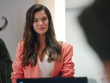 Descubre a Pinar Deniz, la actriz que interpreta a Ceylin Erguvan en &lsquo;Secretos de familia'