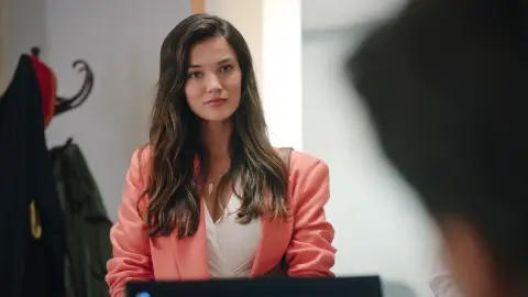 Descubre a Pinar Deniz, la actriz que interpreta a Ceylin Erguvan en ‘Secretos de familia' Descubre a Pinar Deniz, la actriz que interpreta a Ceylin Erguvan en ‘Secretos de familia'