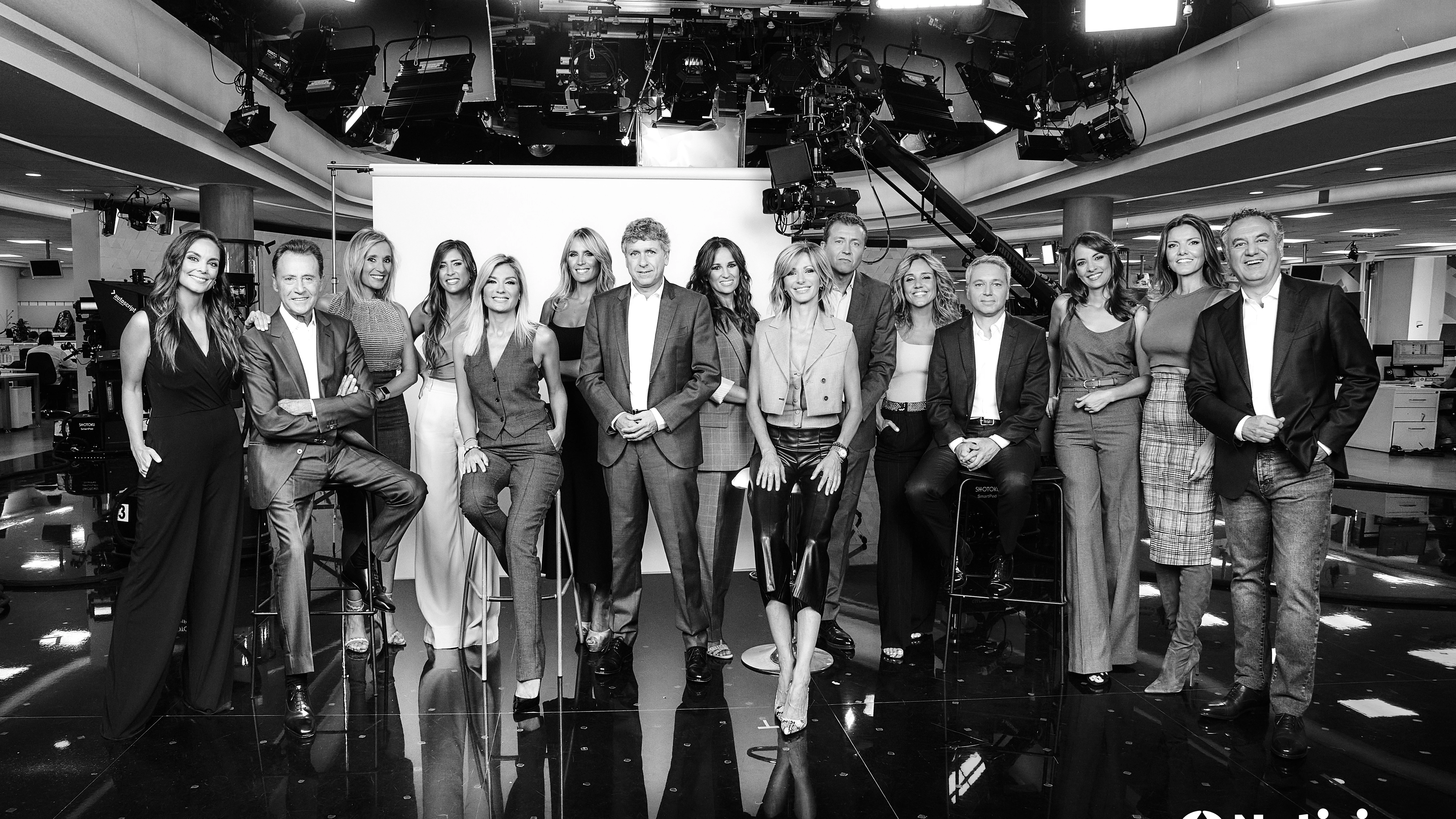 Presentadores de Antena 3 Noticias con el director Santiago González Presentadores de Antena 3 Noticias con el director Santiago González