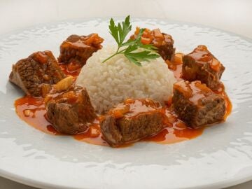 Receta de Argui&ntilde;ano para disfrutar en familia: carne guisada con arroz