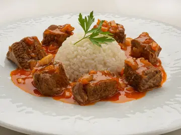 Receta de Arguiñano para disfrutar en familia: carne guisada con arroz Receta de Arguiñano para disfrutar en familia: carne guisada con arroz