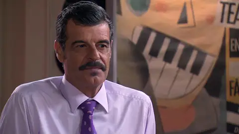 Lorenzo confiesa a Quintero el verdadero motivo por el que ha regresado a la Plaza de los Frutos: “Es mejor una retirada a tiempo que una derrota”  Lorenzo confiesa a Quintero el verdadero motivo por el que ha regresado a la Plaza de los Frutos: “Es mejor una retirada a tiempo que una derrota”