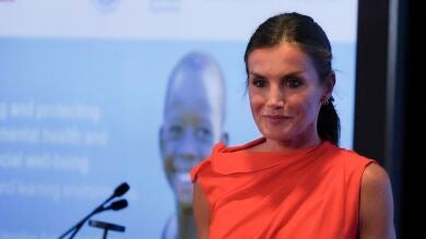 El nuevo vestido de la reina Letizia que se ha agotado en Zara (pero volverá pronto)