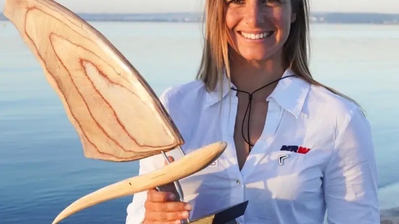 Blanca Alabau posa con un trofeo en una imagen de su cuenta de Instagram