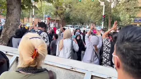 La población civil protesta en Irán contra el trato denigrante hacia las mujeres La población civil protesta en Irán contra el trato denigrante hacia las mujeres