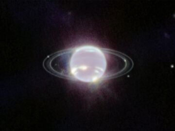 Imagen tomada por el telescopio espacial James Webb de siete de las lunas de Neptuno