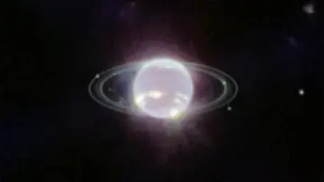 Imagen tomada por el telescopio espacial James Webb de siete de las lunas de Neptuno Imagen tomada por el telescopio espacial James Webb de siete de las lunas de Neptuno