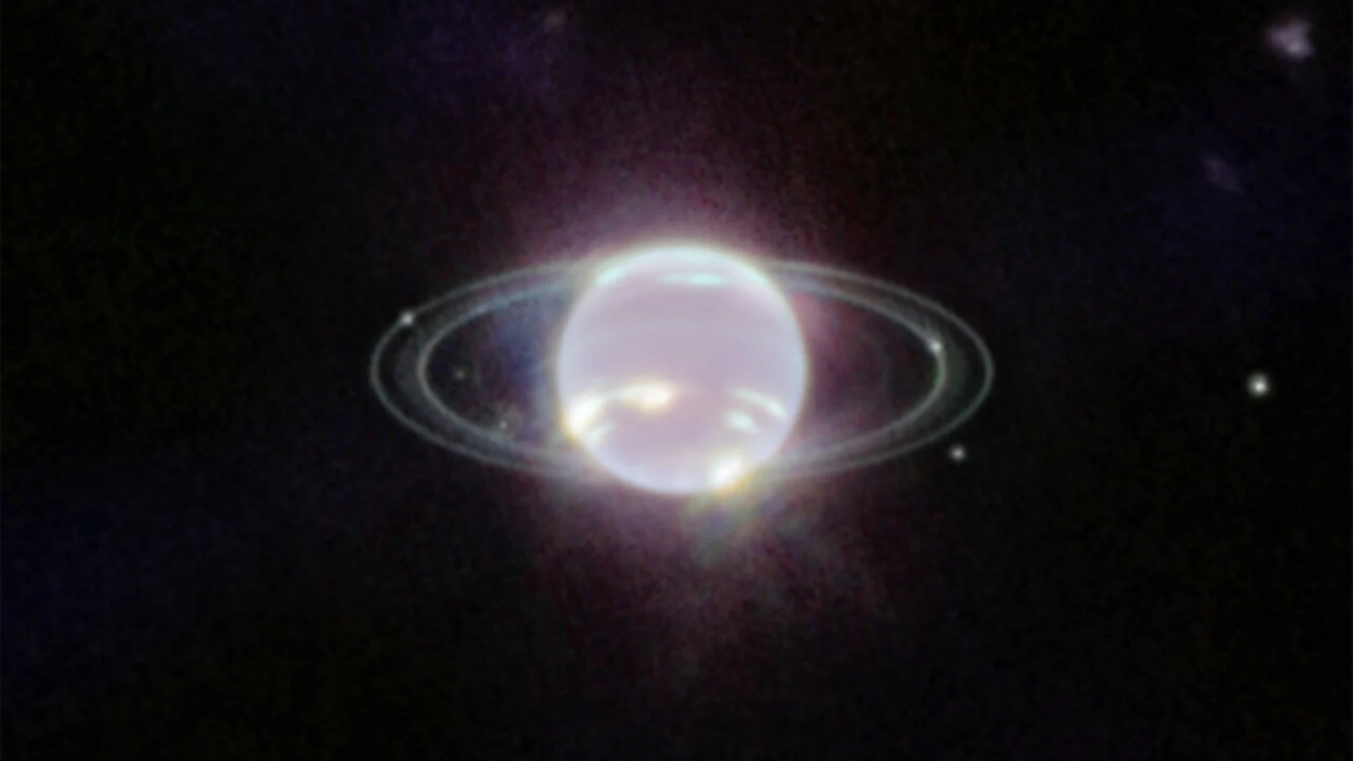 Imagen tomada por el telescopio espacial James Webb de siete de las lunas de Neptuno