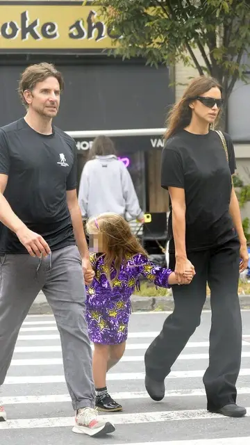 Bradly Cooper e Irina Shayk junto a su hija Lea Bradly Cooper e Irina Shayk junto a su hija Lea