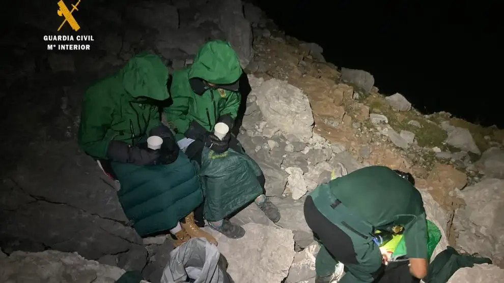 Lo senderistas rescatados por la Guardia Civil
