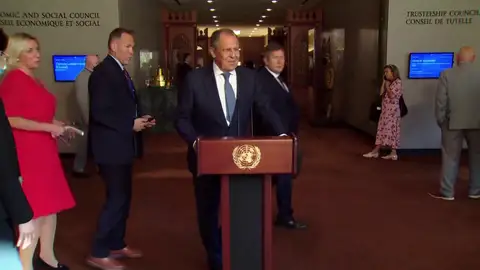 Lavrov se ríe ante los periodistas Rusia