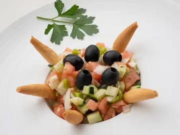 Arguiñano: Ensalada de picadillo andaluz, con ingredientes que todos tenemos en casa Arguiñano: Ensalada de picadillo andaluz, con ingredientes que todos tenemos en casa