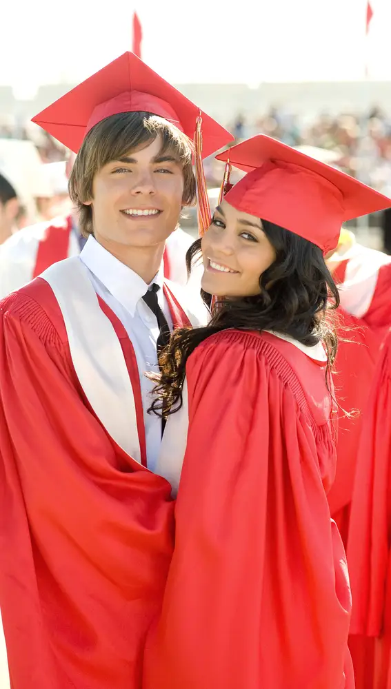 Zac Efron y Vanessa Hudgens como Troy y Gabriella en 'High School Musical'