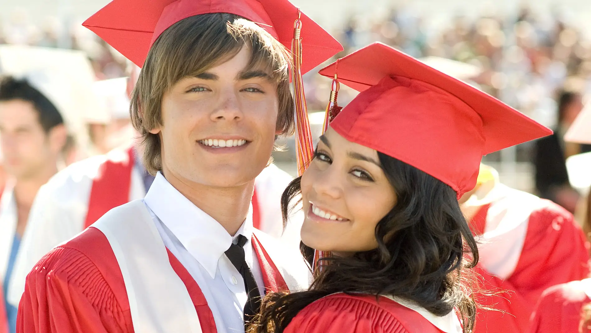 Zac Efron y Vanessa Hudgens como Troy y Gabriella en 'High School Musical'