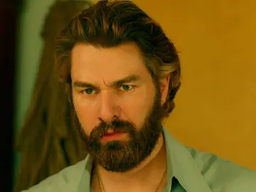 ¡Todo ha sido una mentira! Fikret descubre que Demir no envió el paquete ¡Todo ha sido una mentira! Fikret descubre que Demir no envió el paquete