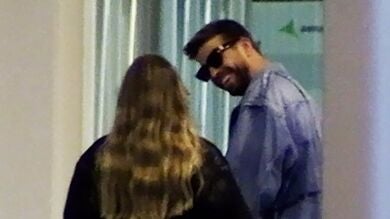 El beso de Piqué y Clara Chía mientras Shakira confiesa que vive 