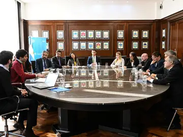 Imagen de la reunión entre quiosqueros y representante de Panini en Argentina