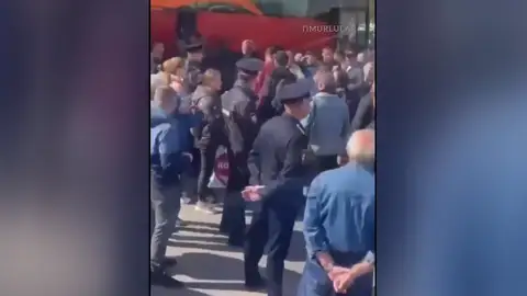 Rusos reclutados despidiéndose de sus familias Rusos reclutados despidiéndose de sus familias