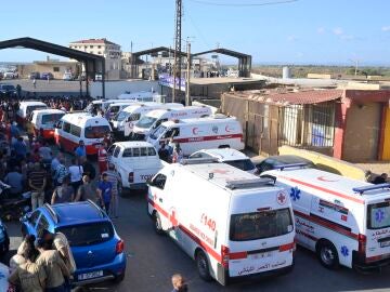 Ambulancias con cuerpos de las víctimas