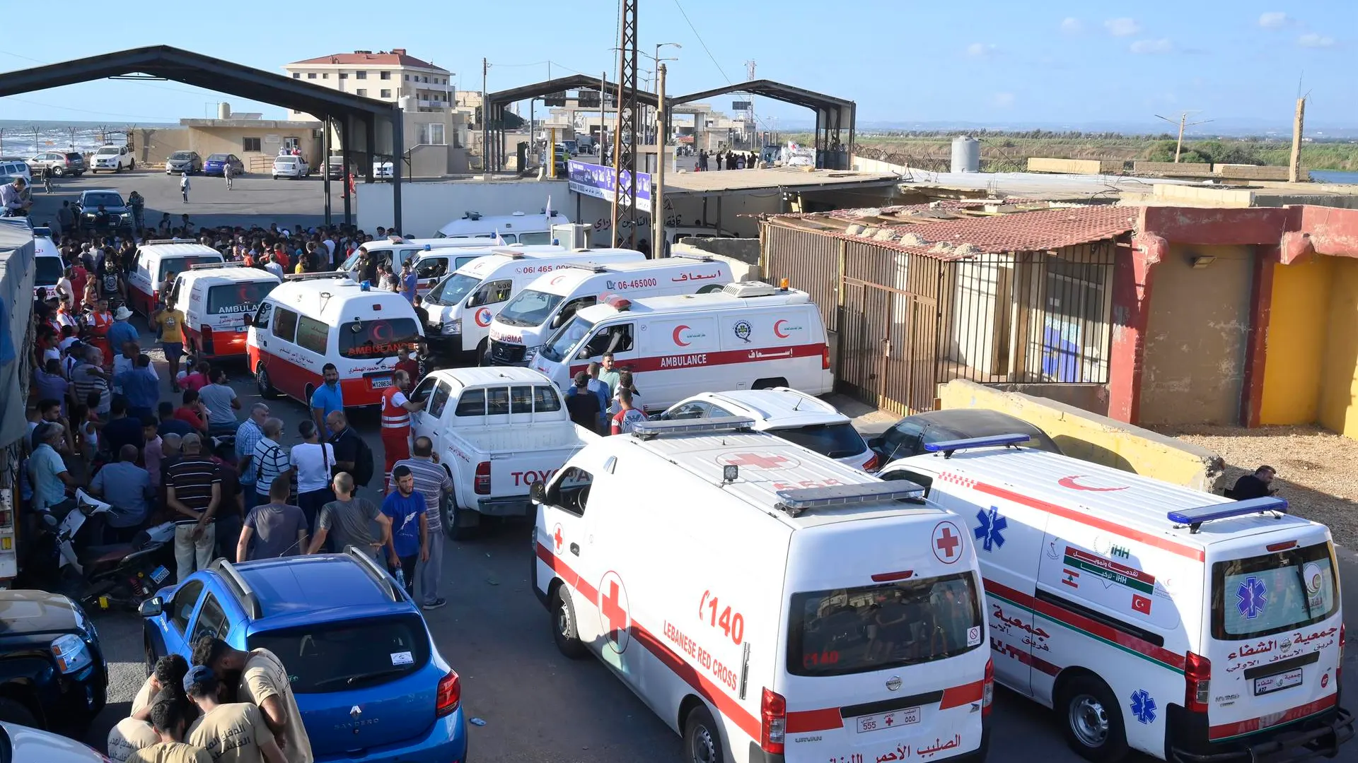 Ambulancias con cuerpos de las víctimas Ambulancias con cuerpos de las víctimas