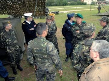Grupo de reservistas voluntarios de diferentes unidades militares españolas