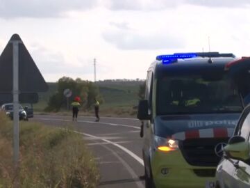 Mueren 3 motoristas en una colisión entre un coche y 2 motos en Alfés, Lleida