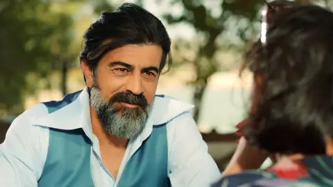 Descubre a Abdulkadir Keskin, la persona que puso fin a la vida de Fekeli en 'Tierra Amarga' Descubre a Abdulkadir Keskin, la persona que puso fin a la vida de Fekeli en 'Tierra Amarga'