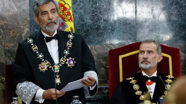El presidente del Tribunal Supremo y del CGPJ, Carlos Lesmes, junto al rey Felipe VI