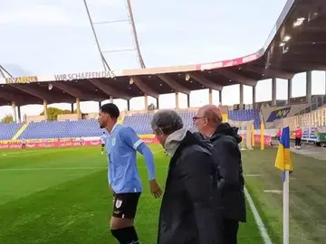 Ronald Araújo, en el momento de retirarse lesionado con Uruguay Ronald Araújo, en el momento de retirarse lesionado con Uruguay