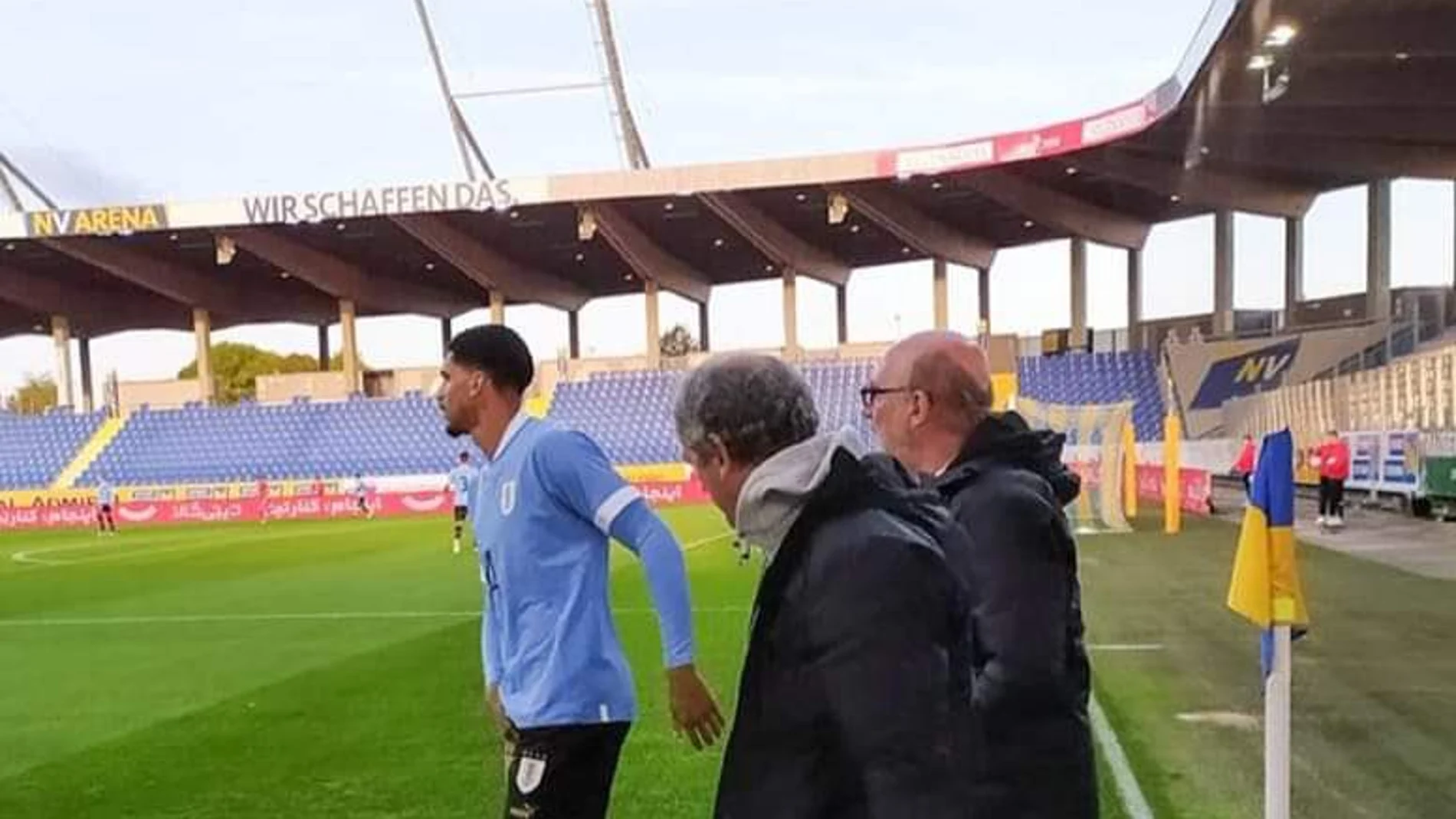 Ronald Araújo, en el momento de retirarse lesionado con Uruguay