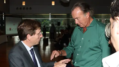 Bertín Osborne y el alcalde de Madrid, José Luis Martínez-Almeida Bertín Osborne y el alcalde de Madrid, José Luis Martínez-Almeida
