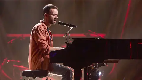 La original versión de Rocío Jurado al piano en la voz de Kike Benito en ‘La Voz’ La original versión de Rocío Jurado al piano en la voz de Kike Benito en ‘La Voz’