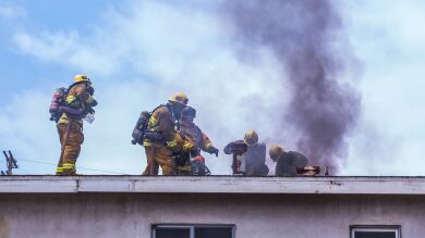 Buscan a un hombre sospechoso de incendiar la casa de su expareja con ella y su abuela dentro