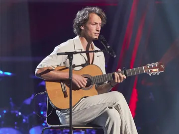 Anton Perard realiza una preciosa versión en francés de ‘Mujer contra mujer’ en ‘La Voz’ Anton Perard realiza una preciosa versión en francés de ‘Mujer contra mujer’ en ‘La Voz’